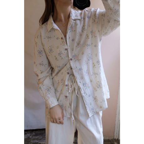 white flower shirt
