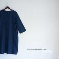 紺色のリネンコート　ノーカラー　リネン100％　染めボタン