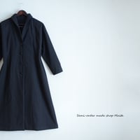 黒のスプリングコート