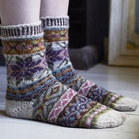 [K2tog]  条件付翻訳編図キット K20-029 Lupin Socks from the GENTLE
