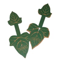 TAGGED GIFT TIE Leaf C