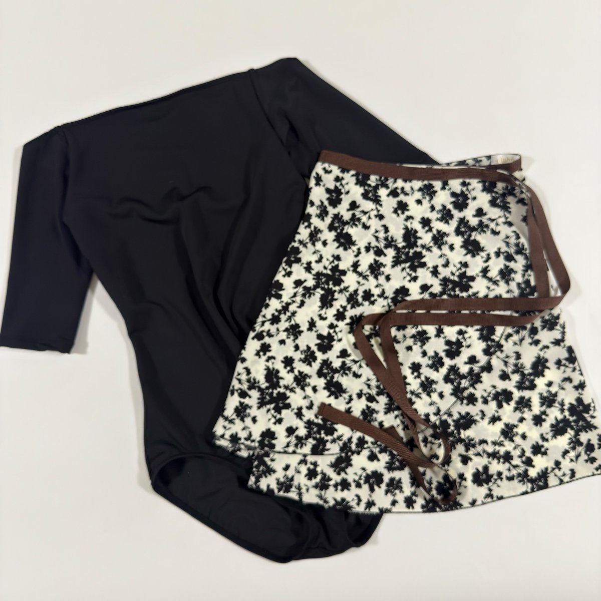 シルフィーヌ　オフショルダーレオタード　Mサイズ　新品、未使用 シルフィーヌ オフショルダー レオタード 【公式通販】