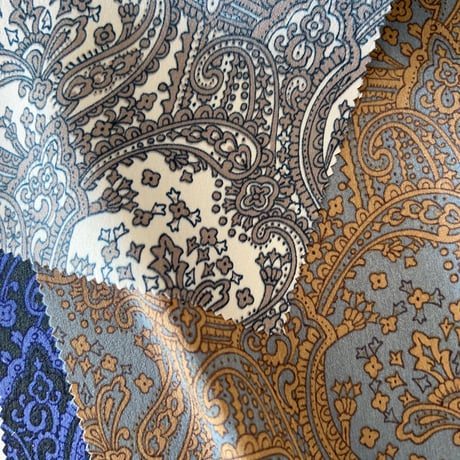 paisley green × T-shirt dark gray  or black / ribbon turban