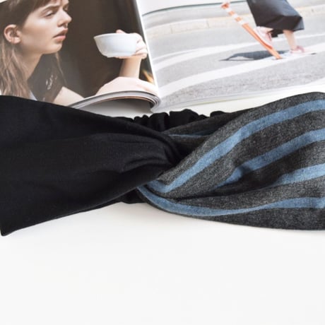 T-shirt turban/blue border x black /cross hairband