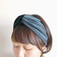 T-shirt turban/blue border x black /cross hairband