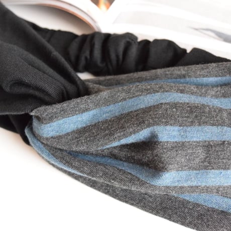 T-shirt turban/blue border x black /cross hairband