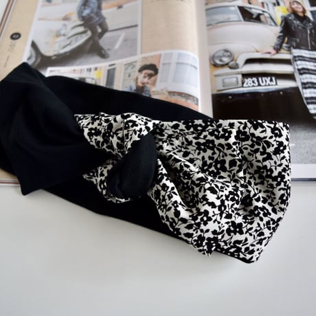 ribbon turban / monotone ×  T-shirt black