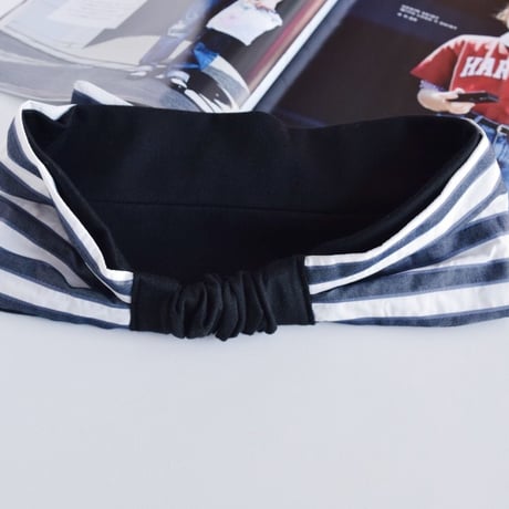 ribbon turban / gray white border × T-shirt black
