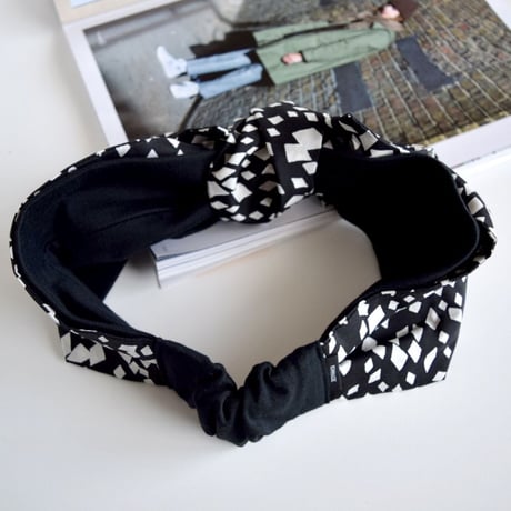 ribbon turban / monotone ×  T-shirt black
