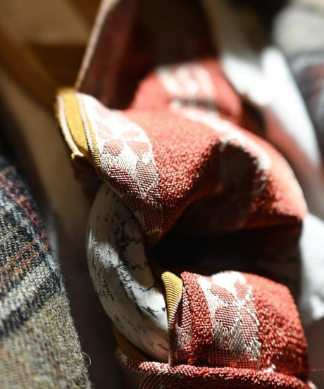 Gauche "Decorate neck tie"