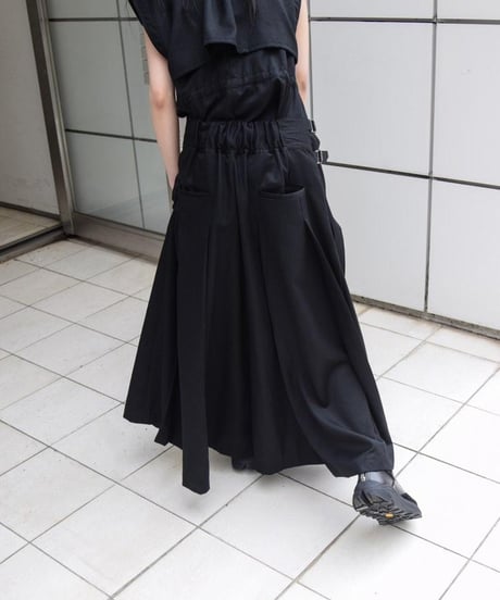 WILDFRÄULEIN "Pleated skirt with hakama pants" Black.