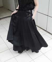 WILDFRÄULEIN "Pleated skirt with hakama pants" Black.