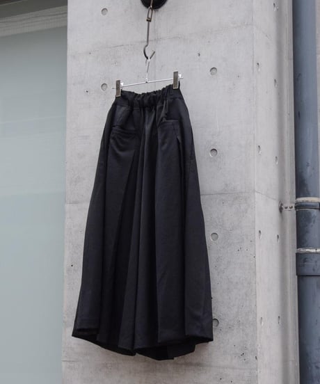 WILDFRÄULEIN "Pleated skirt with hakama pants" Black.