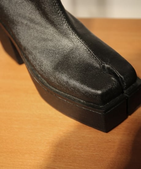 k.j dan "Heel back zip boots" Tabi.