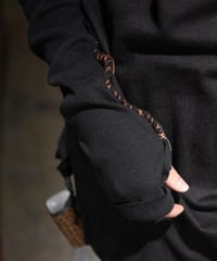 JFR "Acid type -0 Arm warmer" Black floor.