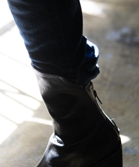 k.j dan "Heel back zip boots"
