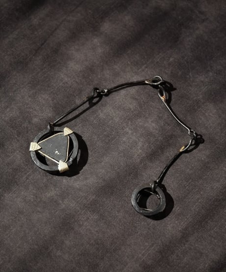 Ferric "Triangle bone cast broach" Black toramalli.