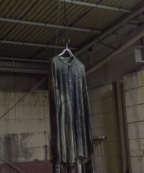 WILDFRÄULEIN "Henry neck cutsew" The concrete wall.