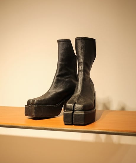 k.j dan "Heel back zip boots" Tabi.