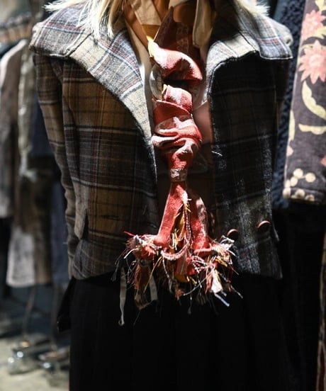 Gauche "Decorate neck tie"
