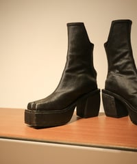 k.j dan "Heel back zip boots" Tabi.