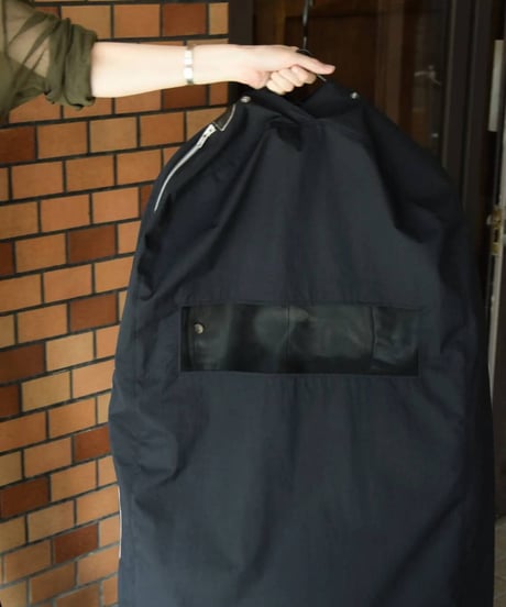 NL "Garment case" With ferric iron hanger.