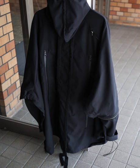 NL "Turning tech poncho"