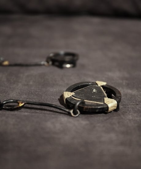 Ferric "Triangle bone cast broach" Black toramalli.