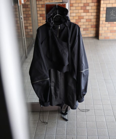 NL "Turning tech poncho"