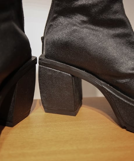 k.j dan "Heel back zip boots" Tabi.