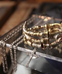 ferric "Skulls hands bangle"