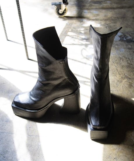 k.j dan "Heel back zip boots"