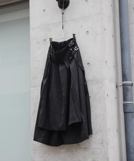 WILDFRÄULEIN "Pleated skirt with hakama pants" Black.