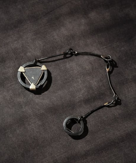 Ferric "Triangle bone cast broach" Black toramalli.