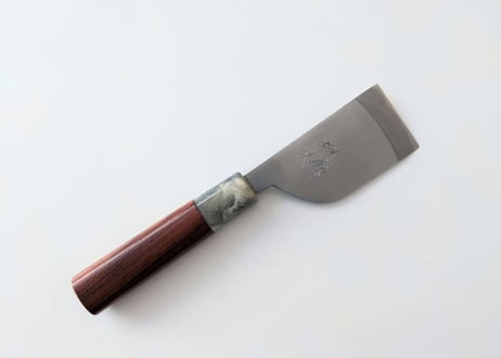 ※セール中 北岡英雄作 松刃包丁 白紙積層 6寸 レインボー特注柄 限定品 C1009 | 白紙積層 | 切付柳刃8寸 | 漆八角柄(赤+緑) | タケフナイフ