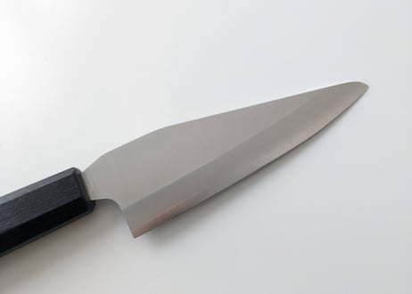 QE0009 | HATSU | VG7 | 巴刃 (小三徳) | 朴木黒八角柄