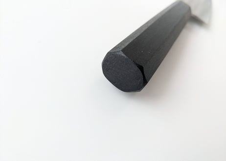 QE0009 | HATSU | VG7 | 巴刃 (小三徳) | 朴木黒八角柄