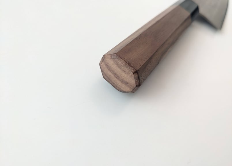 A0266 | VG10積層 | 三徳 | 鎚目 | ウォルナット八角柄(黒口輪 A0266 | VG10積層 | 三徳 | 鎚目 | ウォルナット八角柄(黒口輪