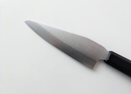 QE0009 | HATSU | VG7 | 巴刃 (小三徳) | 朴木黒八角柄