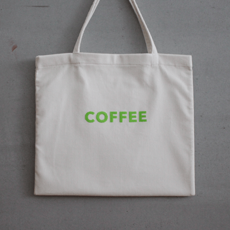 cafe shimaのオリジナルのカバン　白コーディロイ太畝生地　×  グリーン色ロゴ文字
