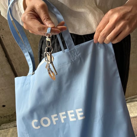 cafe shimaのオリジナルのカバン　  水色生地×黄色ロゴ文字