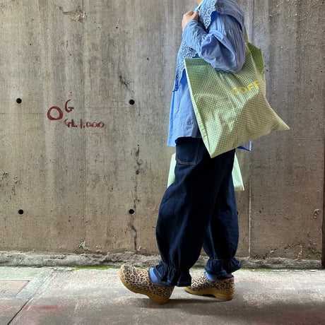 cafe shimaのオリジナルのカバン　　グリーンチェック生地×黄色ロゴ文字