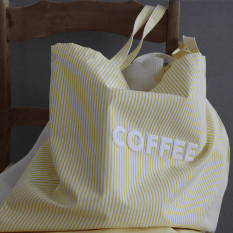 cafe shimaのオリジナルのカバン　黄色ストライプ生地　×  白色ロゴ文字