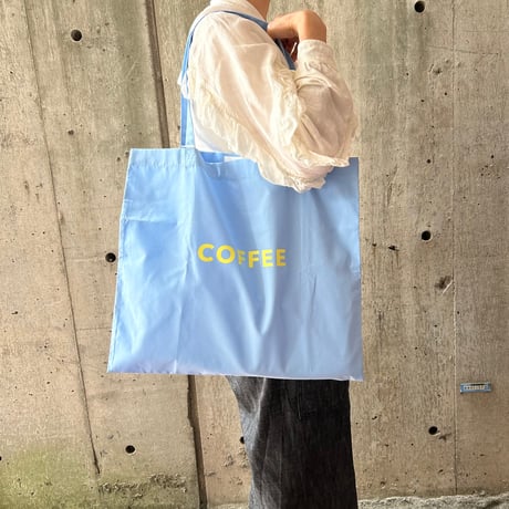 cafe shimaのオリジナルのカバン　  水色生地×黄色ロゴ文字
