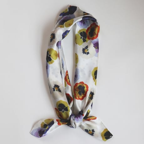 scarf <on the pansy>
