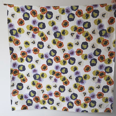 scarf <on the pansy>
