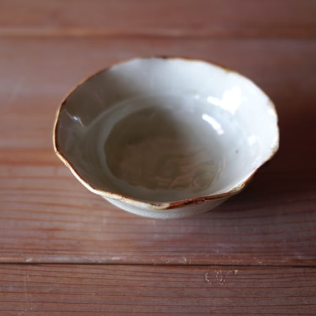 灰釉　ふちなぶり鉢