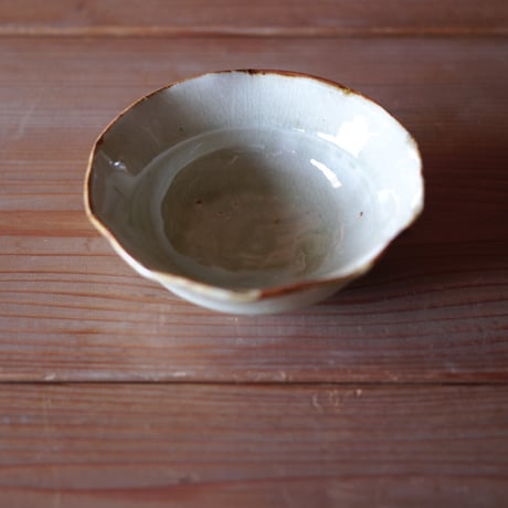 灰釉　ふちなぶり鉢