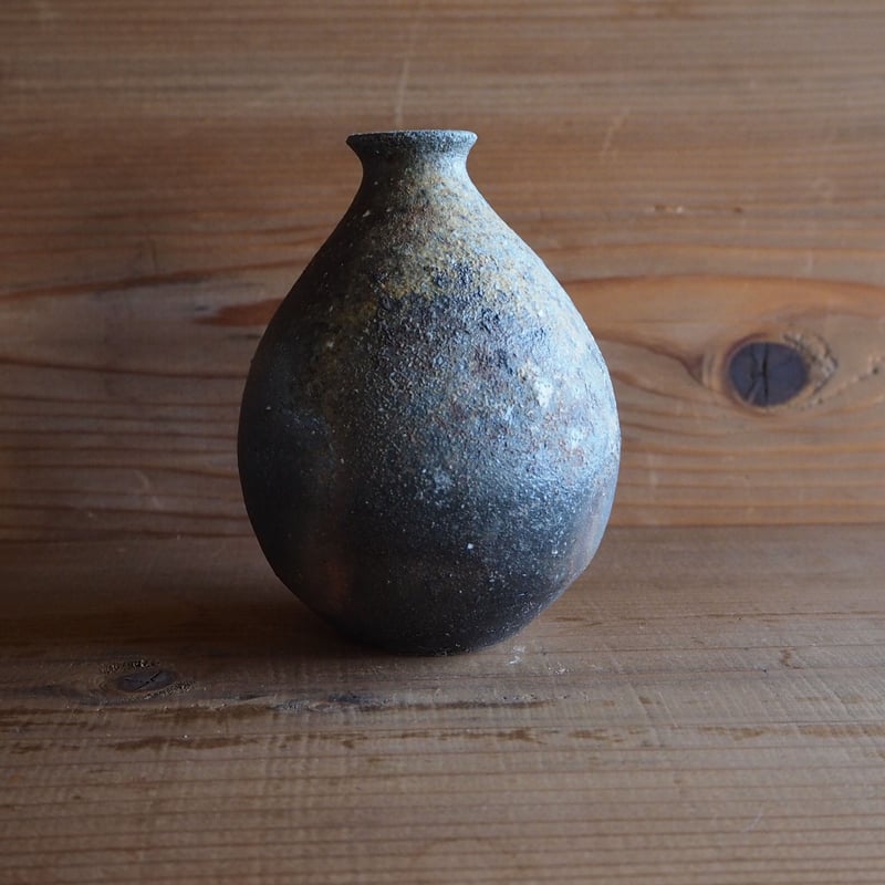 穴窯焼締の徳利とぐい呑み 穴窯焼締の徳利とぐい呑み