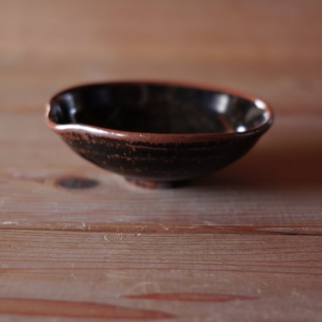 鉄釉　片口小鉢